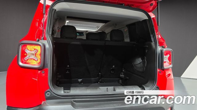 Jeep Renegade 2.4 Limited 2019 — фото 38