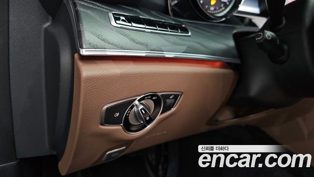 Mercedes-Benz E-Class (W213) E220d Avantgarde 2019 — фото 18