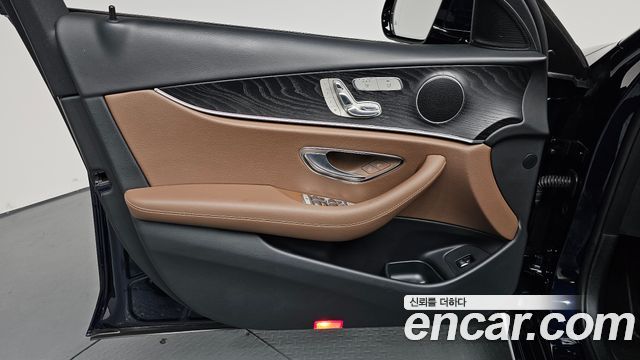 Mercedes-Benz E-Class (W213) E220d Avantgarde 2019 — фото 24