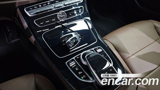 Mercedes-Benz E-Class (W213) E220d Avantgarde 2019 — фото 27