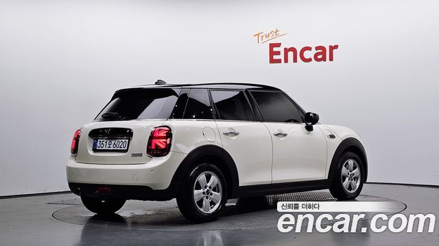 MINI Cooper 5Door Standard 3rd 2020 — фото 2