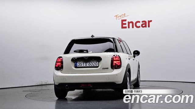MINI Cooper 5Door Standard 3rd 2020 — фото 4