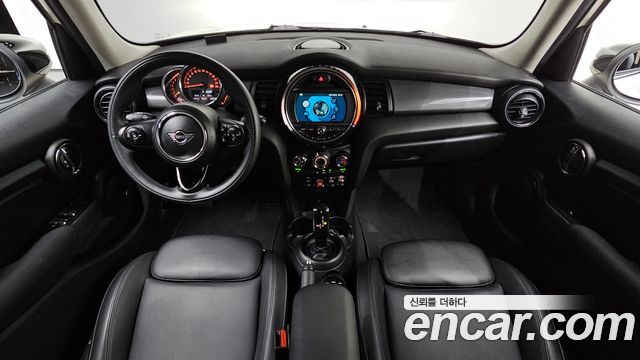 MINI Cooper 5Door Standard 3rd 2020 — фото 7