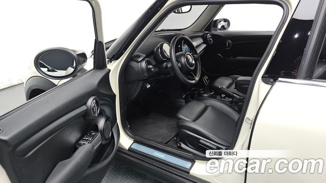 MINI Cooper 5Door Standard 3rd 2020 — фото 10