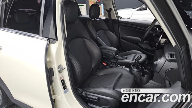 MINI Cooper 5Door Standard 3rd 2020 — фото 11