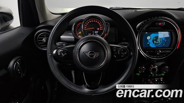 MINI Cooper 5Door Standard 3rd 2020 — фото 13
