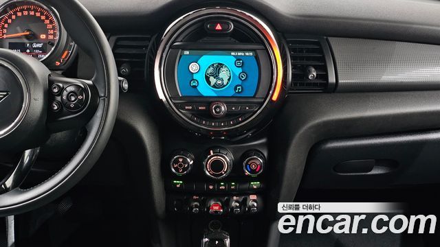 MINI Cooper 5Door Standard 3rd 2020 — фото 15