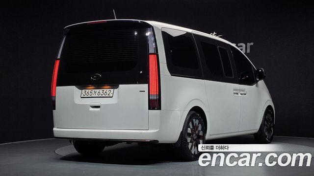 Hyundai Staria 4WD Lounge 9-Seater Prestige 2022 — фото 2