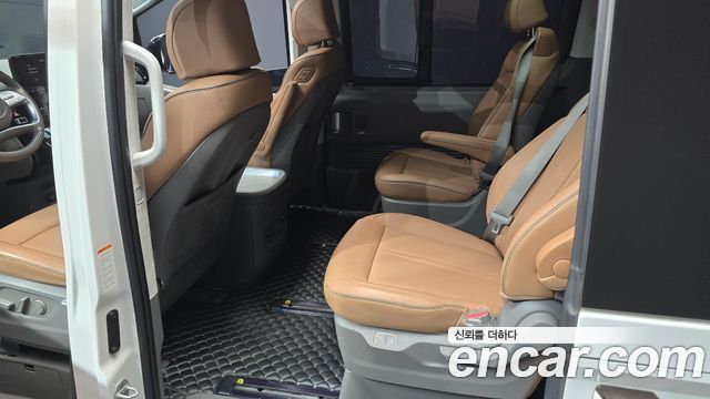 Hyundai Staria 4WD Lounge 9-Seater Prestige 2022 — фото 12
