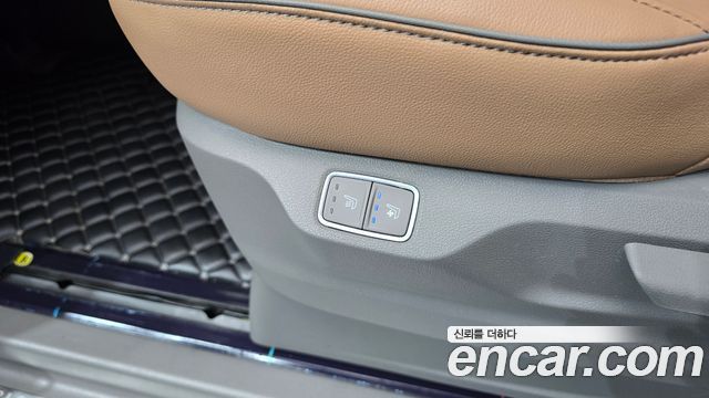 Hyundai Staria 4WD Lounge 9-Seater Prestige 2022 — фото 18