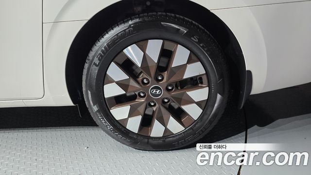 Hyundai Staria 4WD Lounge 9-Seater Prestige 2022 — фото 21