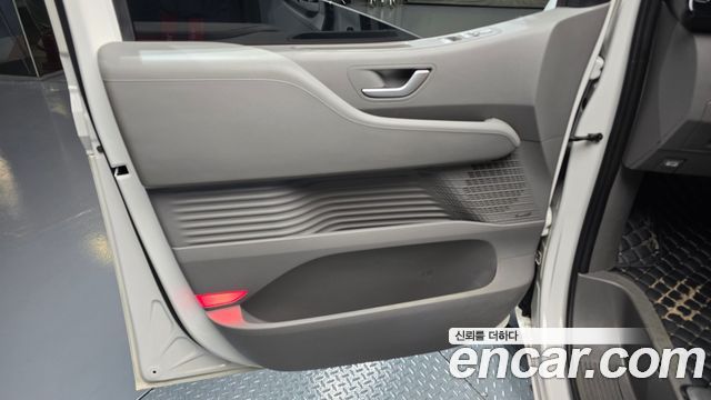 Hyundai Staria 4WD Lounge 9-Seater Prestige 2022 — фото 24