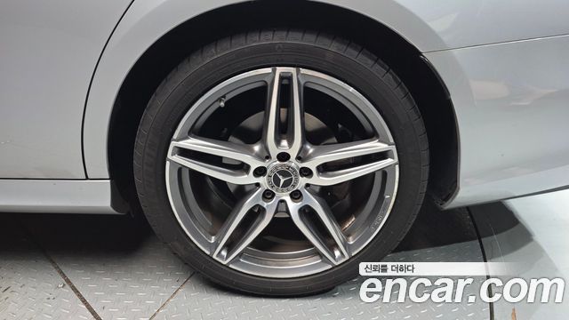 Mercedes-Benz E-Class (W213) E300 AMG Line 2019 — фото 5