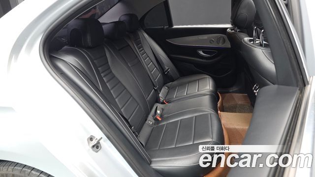 Mercedes-Benz E-Class (W213) E300 AMG Line 2019 — фото 12