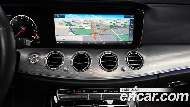 Mercedes-Benz E-Class (W213) E300 AMG Line 2019 — фото 14