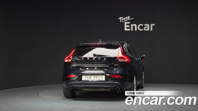 Volvo V40 D4 2nd 2016 — фото 4