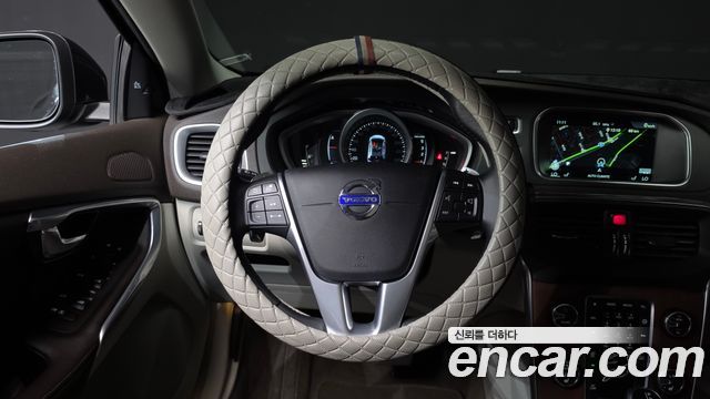 Volvo V40 D4 2nd 2016 — фото 13