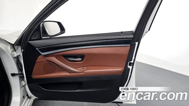 BMW 5 Series (F10) 528i xDrive 2014 — фото 30