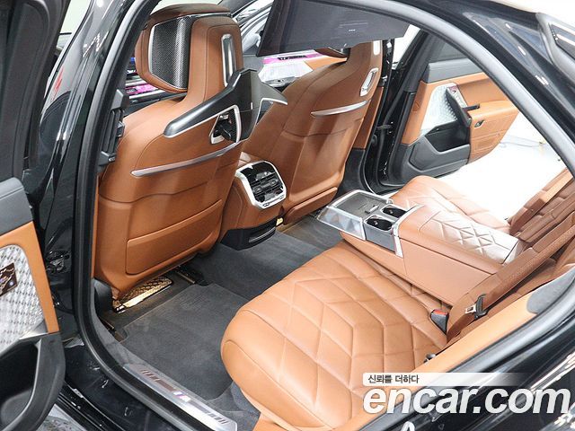 BMW i7 (G70) M70 xDrive 2024 — фото 21