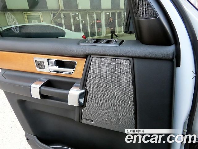 Land Rover Discovery 4 3.0 SDV6 SE 2013 — фото 15