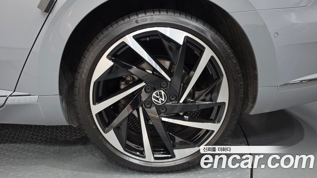 Volkswagen Arteon 2.0 TDI R-LIINE 4Motion 2023 — фото 21