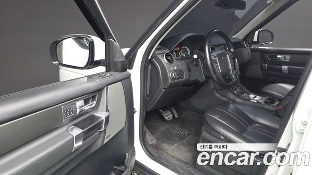 Land Rover Discovery 4 3.0 SDV6 SE 2014 — фото 11