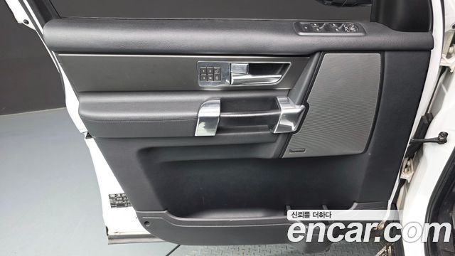 Land Rover Discovery 4 3.0 SDV6 SE 2014 — фото 24
