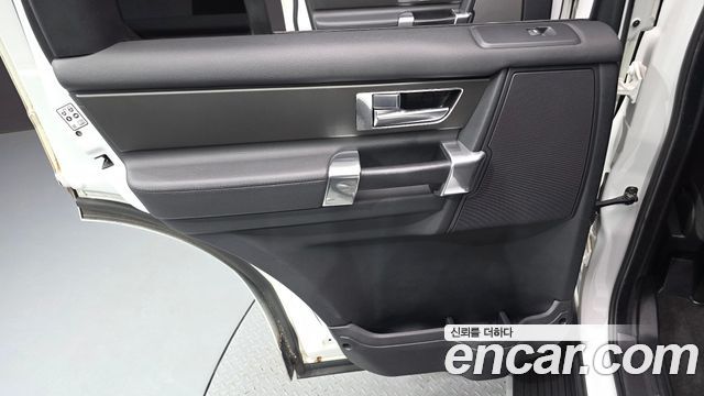 Land Rover Discovery 4 3.0 SDV6 SE 2014 — фото 25