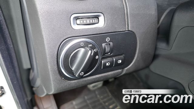 Land Rover Discovery 4 3.0 SDV6 SE 2014 — фото 28