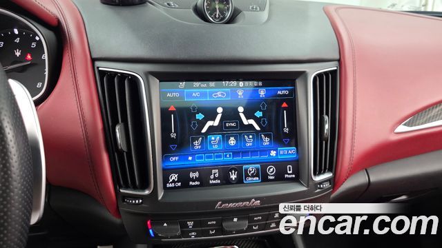 Maserati Levante 3.0 AWD GranSport 2019 — фото 27