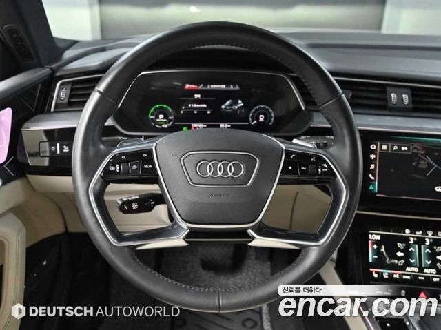 Audi e-tron 55 Quattro 2020 — фото 16