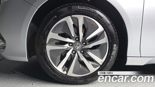Honda Accord (X) 2.0 Hybrid Touring 2018 — фото 5