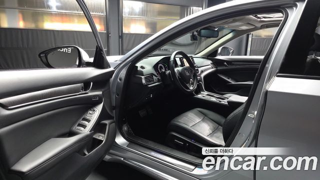 Honda Accord (X) 2.0 Hybrid Touring 2018 — фото 10