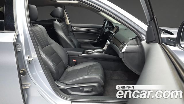 Honda Accord (X) 2.0 Hybrid Touring 2018 — фото 11