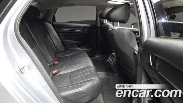 Honda Accord (X) 2.0 Hybrid Touring 2018 — фото 12