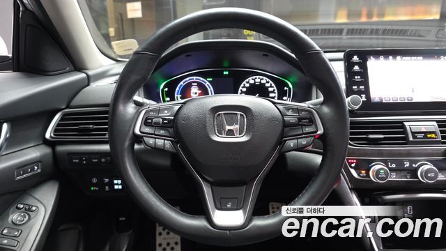 Honda Accord (X) 2.0 Hybrid Touring 2018 — фото 13