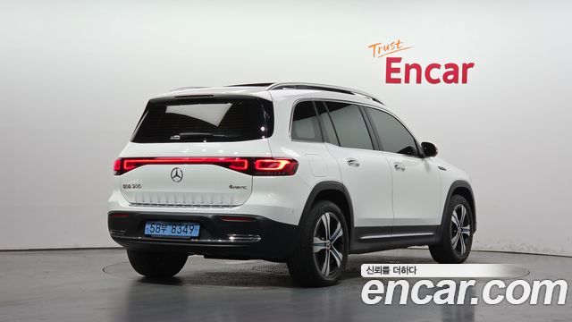 Mercedes-Benz EQB (X243) EQB300 4MATIC 2022 — фото 2