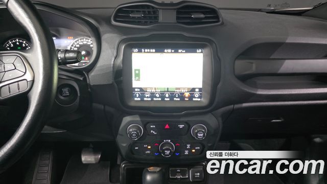 Jeep Renegade 2.4 Limited 2021 — фото 13