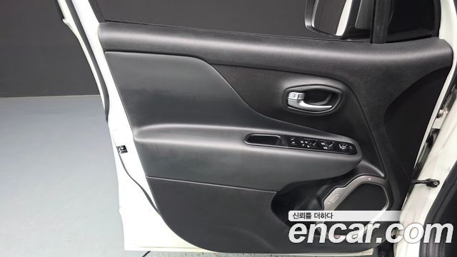 Jeep Renegade 2.4 Limited 2021 — фото 24
