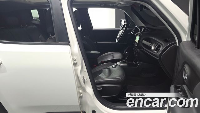 Jeep Renegade 2.4 Limited 2021 — фото 26