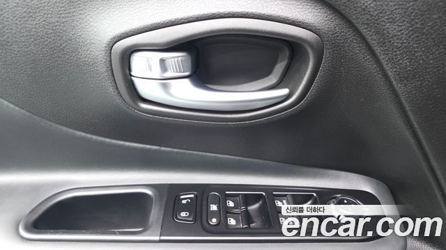 Jeep Renegade 2.4 Limited 2021 — фото 28