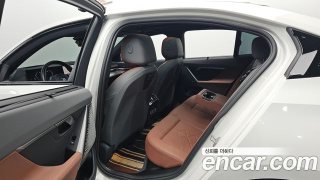 BMW 5 Series (G60) 530i xDrive M Sport 2024 — фото 12