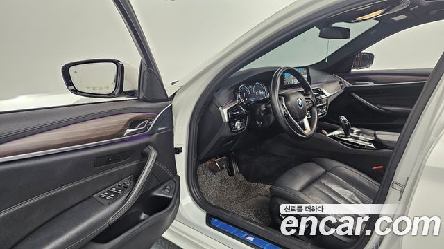 BMW 5 Series (G30) 520d xDrive M Sport Package Plus 2017 — фото 10