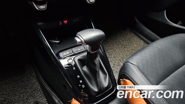 Kia Stonic 1.0 Turbo Trendy 2019 — фото 9