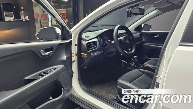 Kia Stonic 1.0 Turbo Trendy 2019 — фото 10