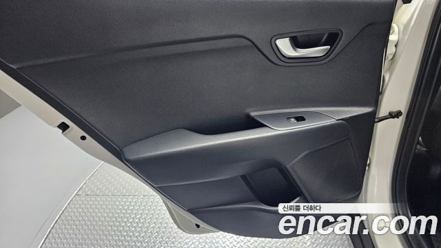 Kia Stonic 1.0 Turbo Trendy 2019 — фото 25