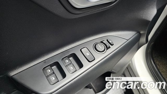 Kia Stonic 1.0 Turbo Trendy 2019 — фото 28