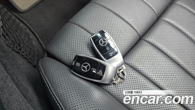 Mercedes-Benz E-Class (W213) E450 4MATIC Cabriolet 2019 — фото 19
