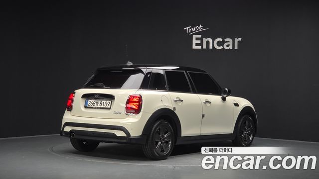MINI Cooper 5Door Classic Third Generation 2021 — фото 2