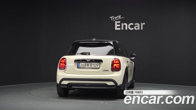 MINI Cooper 5Door Classic Third Generation 2021 — фото 4
